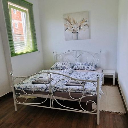 Apartman Lena Tusilovic Экстерьер фото